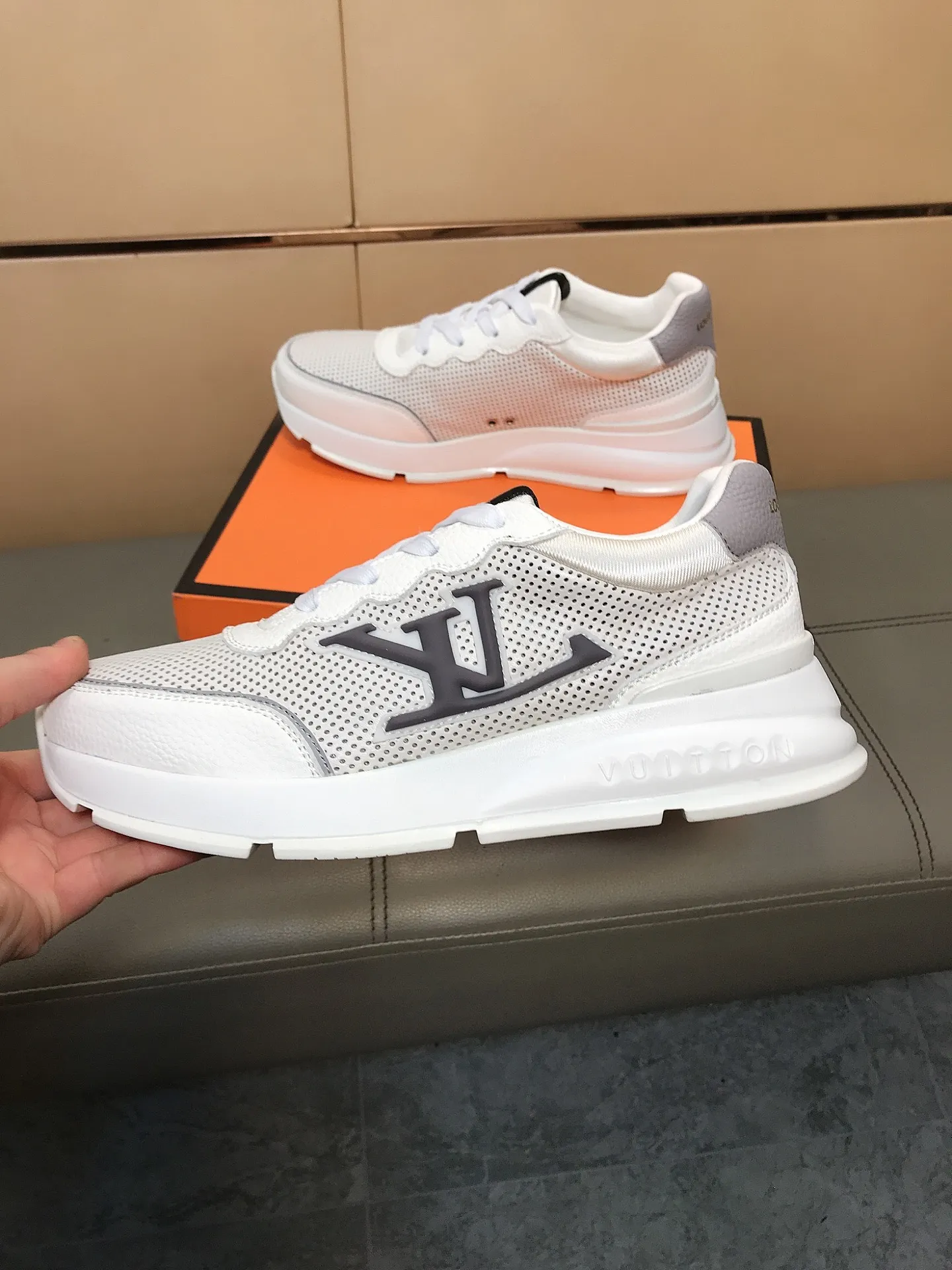 Ex-factory price 442 💎💎🔆New model launched [LV Louis Vuitton] The latest high-quality men's sports and casual shoes, European and American trends 🔰Perfectly blending noble quality and fashionable texture💋💋The upper is made of imported cowhide and sheepskin feet, creating a fashionable personality as a whole to set off your uniqueness! Classic style, cool and stylish trendy male image🌹 38-44👣